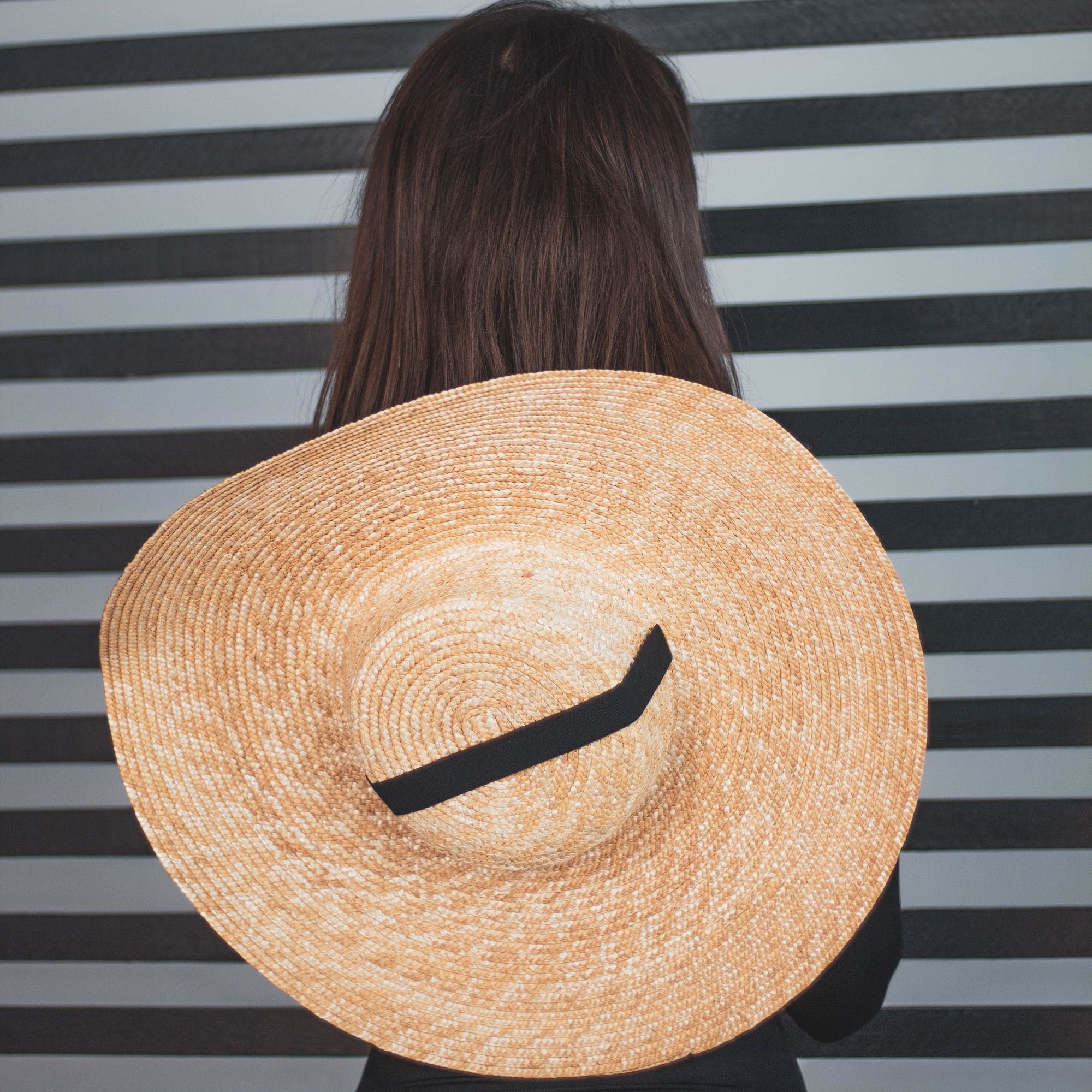 Літній капелюх солом'яний з широкими полями 