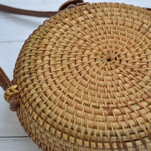 Кругла сумка з ротанга з Балі з візерунком 