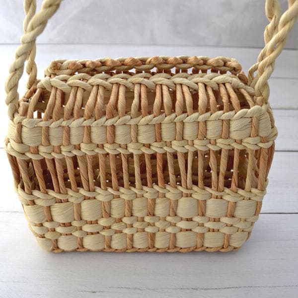 Плетена сумочка з кукурудзяного листя 