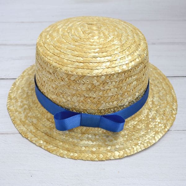 Соломенная шляпка канотье с синей лентой