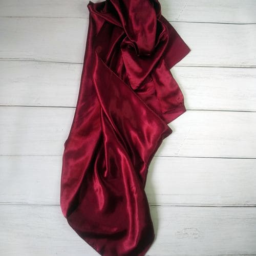 Квадратний шовковий шарф жіночий червоний 