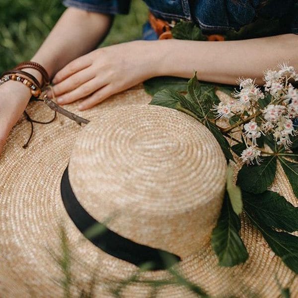 Летняя шляпа соломенная с широкими полями