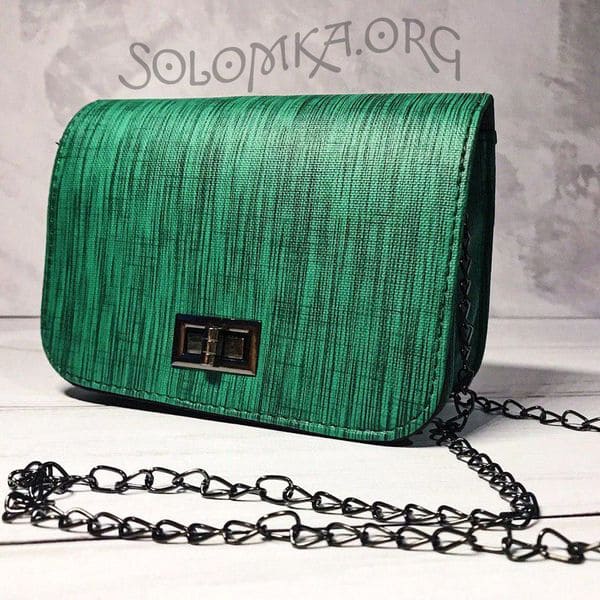 Зелена сумка клатч на ланцюжку