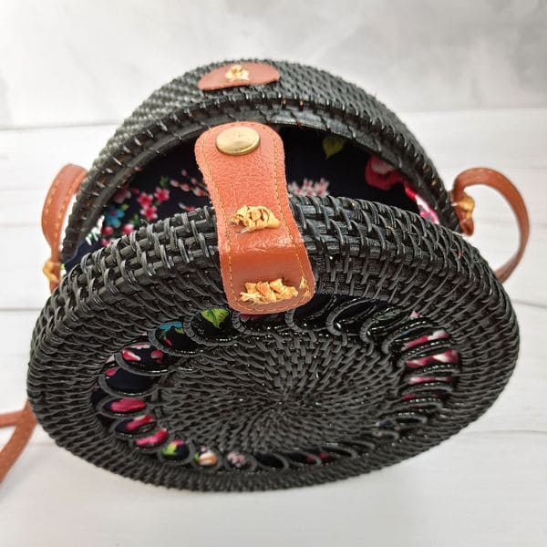 Черная круглая плетеная сумка из ротанга в богемном стиле 20x8 см