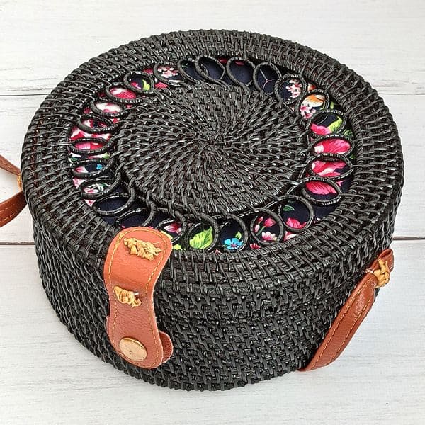 Чорна кругла плетена сумка з ротанга в богемному стилі 20x8 см