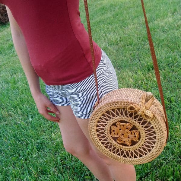 Кругла жіноча сумка, плетена з ротанга 20x8 см 