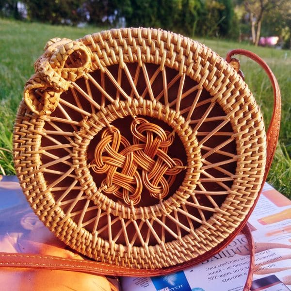 Кругла жіноча сумка, плетена з ротанга 20x8 см 