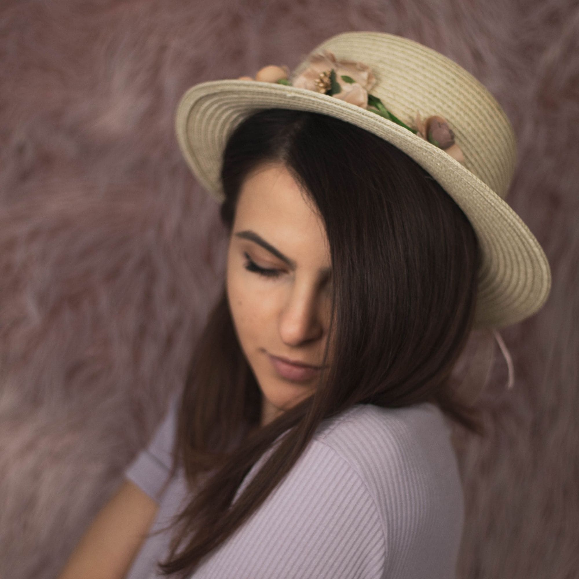 Жіночий солом'яний капелюх з квітами - світлий 
