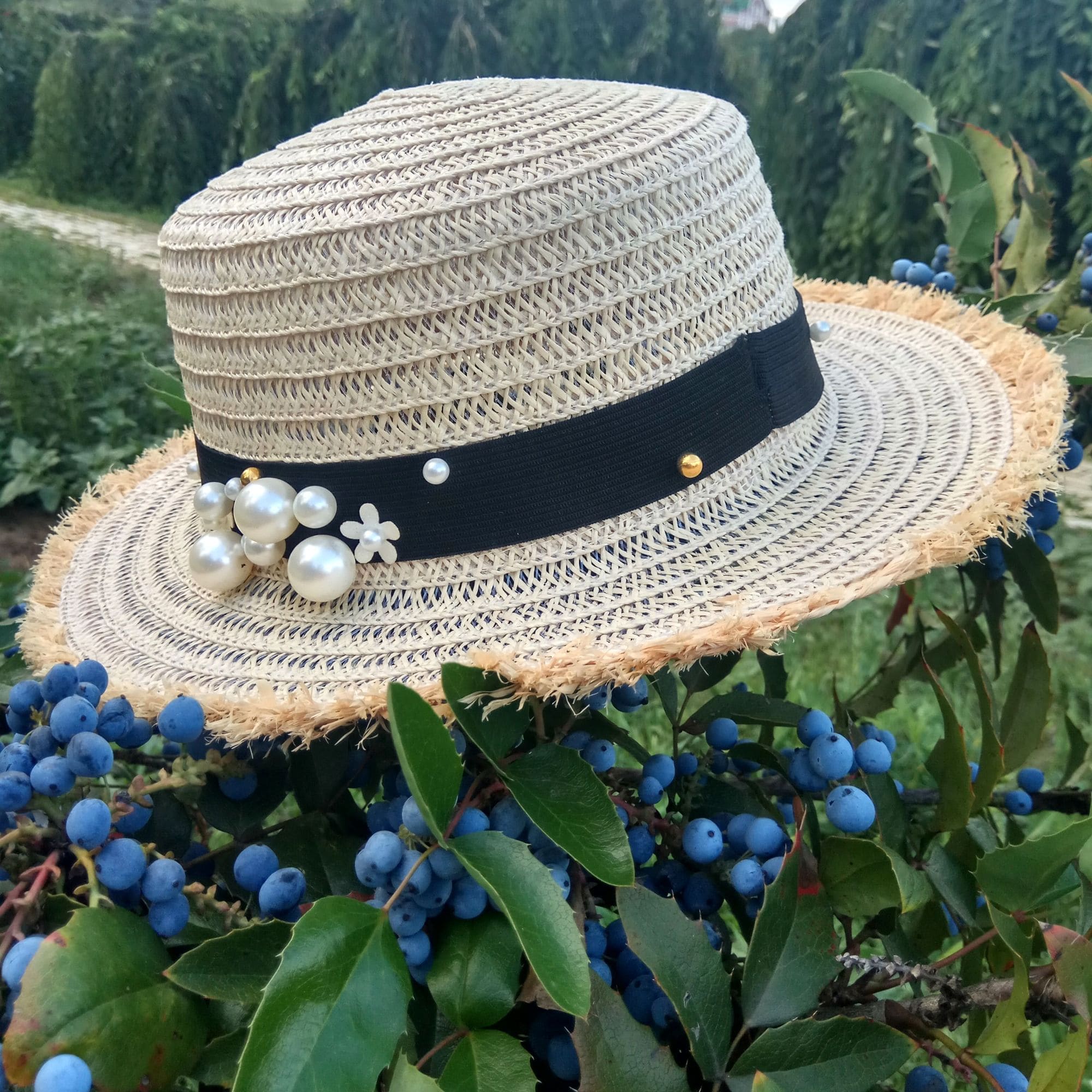 Соломенная шляпа канотье с жемчугом