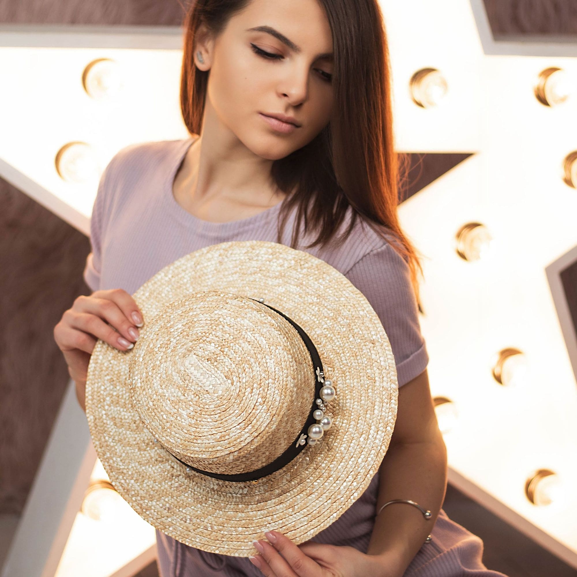 Жіночий солом'яний капелюшок широкополий 
