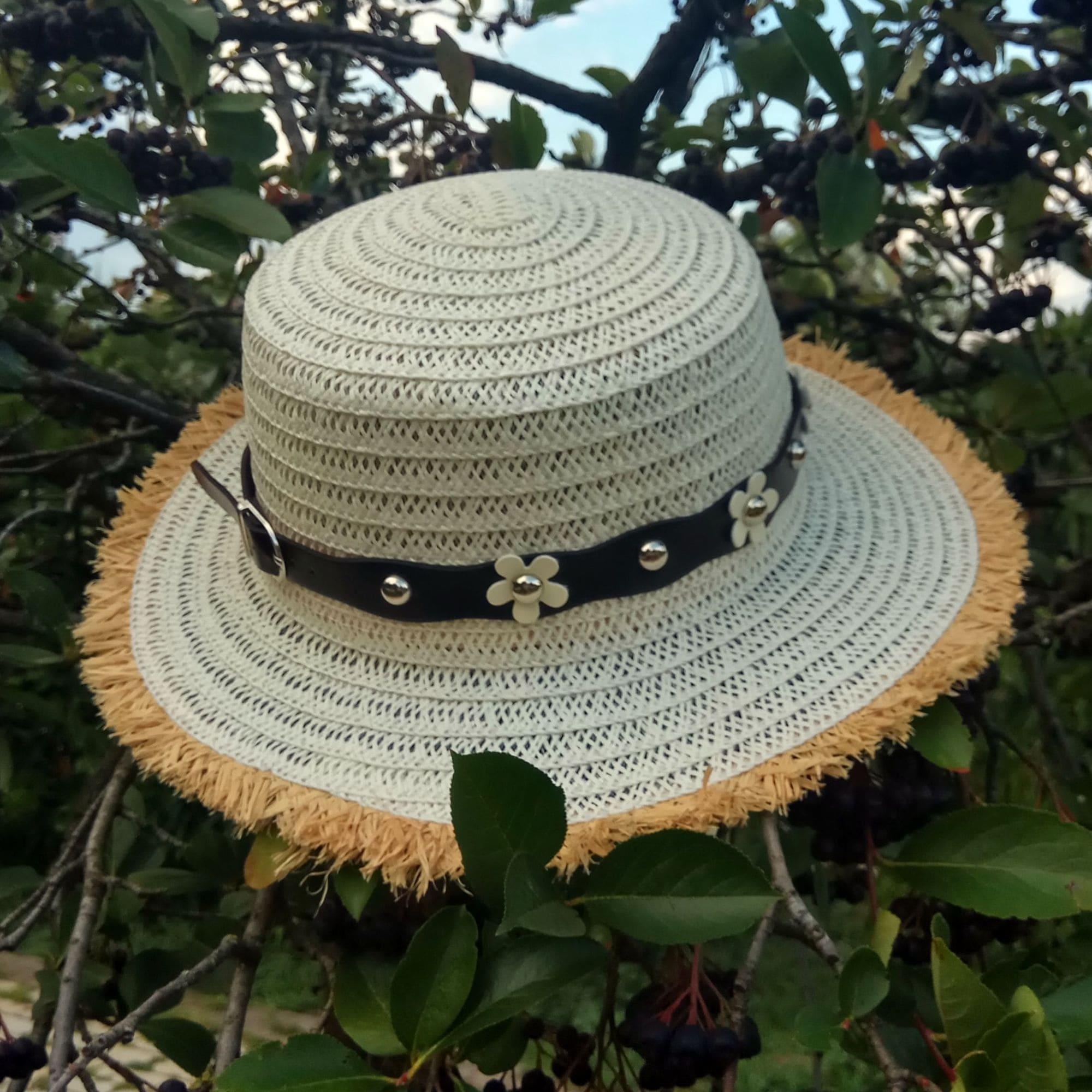 Летняя шляпа с бахромой и ремешком