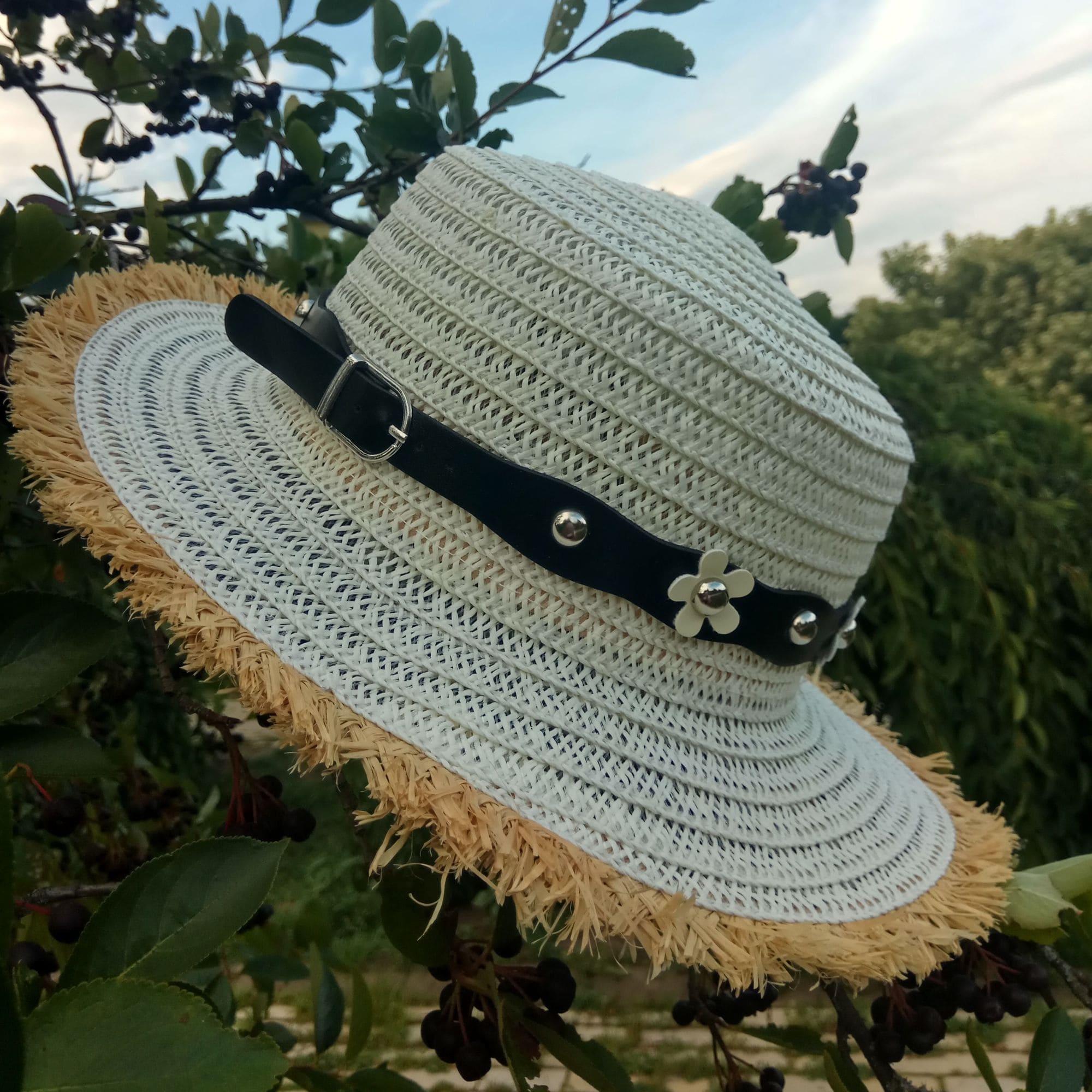 Літній капелюх із бахромою та ремінцем 