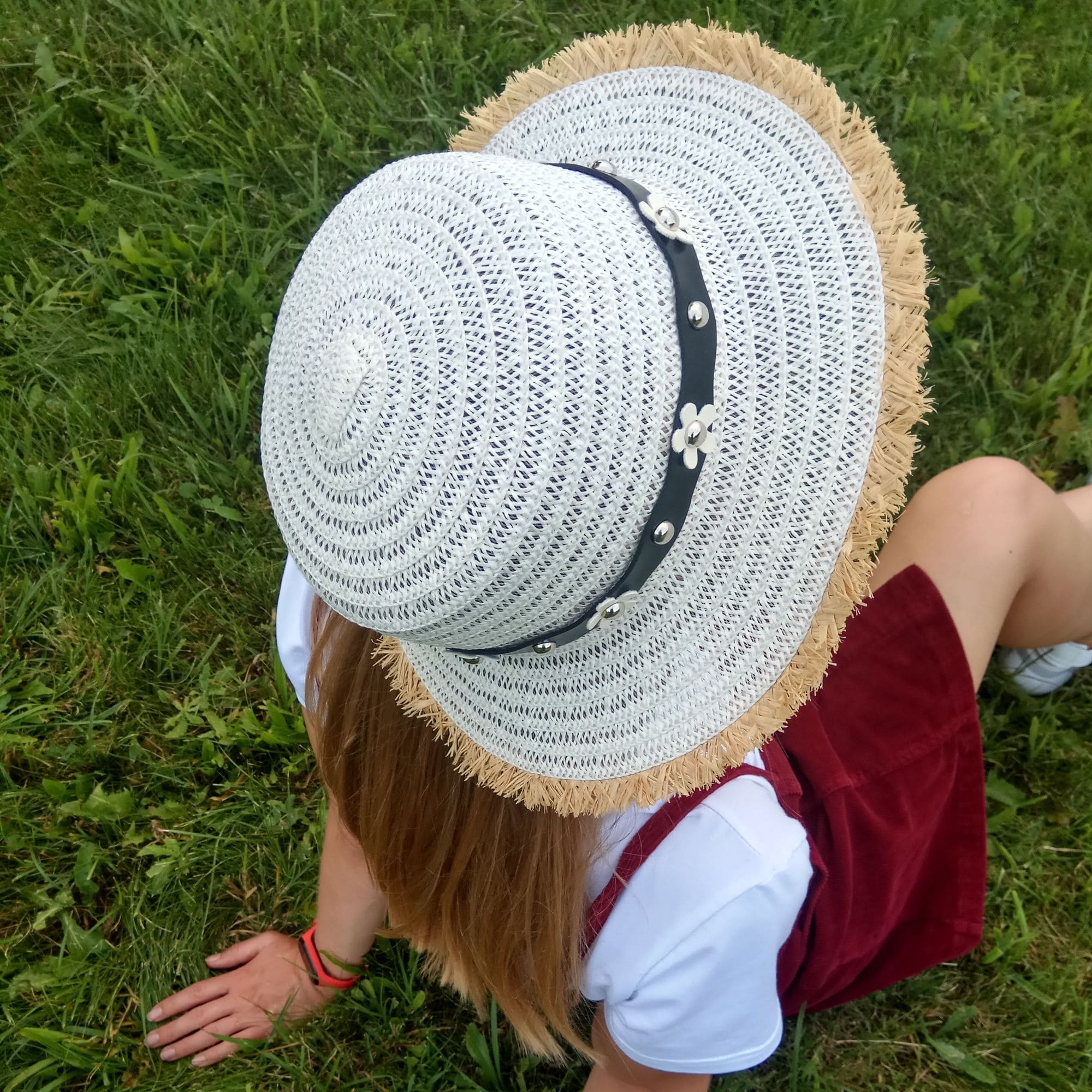 Летняя шляпа с бахромой и ремешком