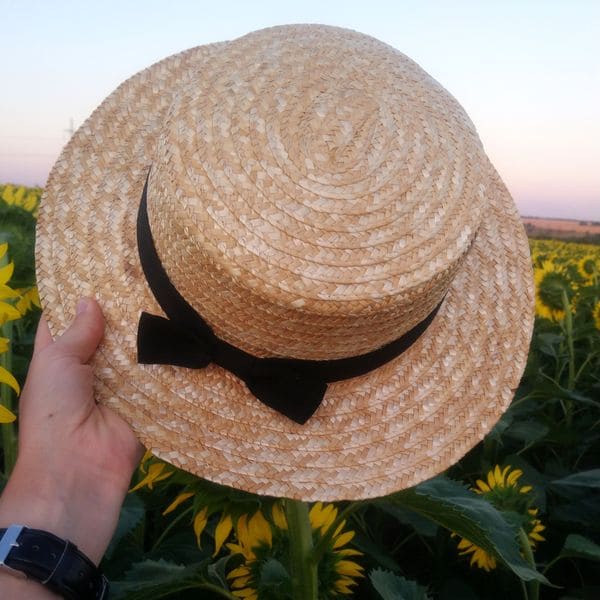 Женская соломенная шляпа с бабочкой и широкими полями