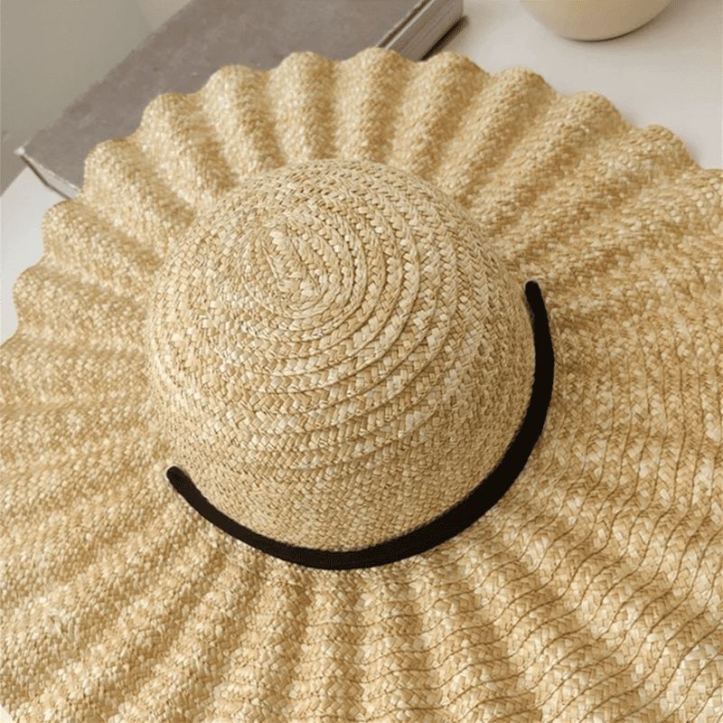 Жіночий солом'яний капелюх 