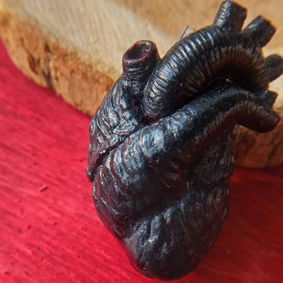 Анатомічне серце з полімерної глини. Чорне 