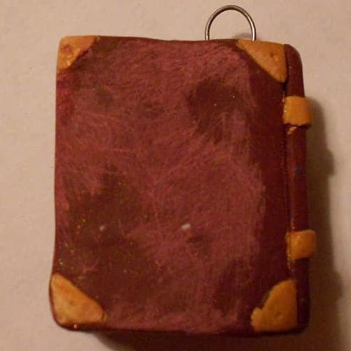 Брелок-книга з полімерної глини 