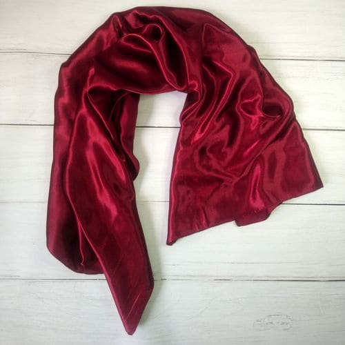 Квадратний шовковий шарф жіночий червоний