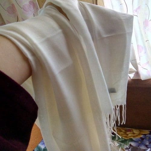 Кашемировый шарфик шаль с кисточками бежевый 200x68 см